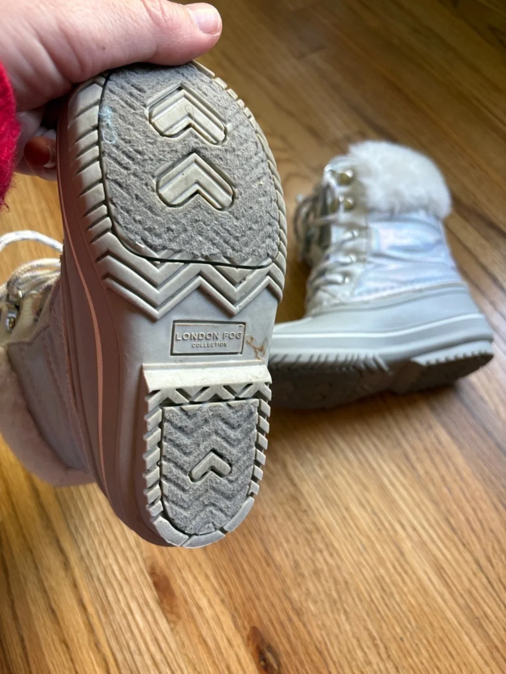 London Fog size 9 Kids Iridescent Silver-Gray Faux Fur Winter Boots
